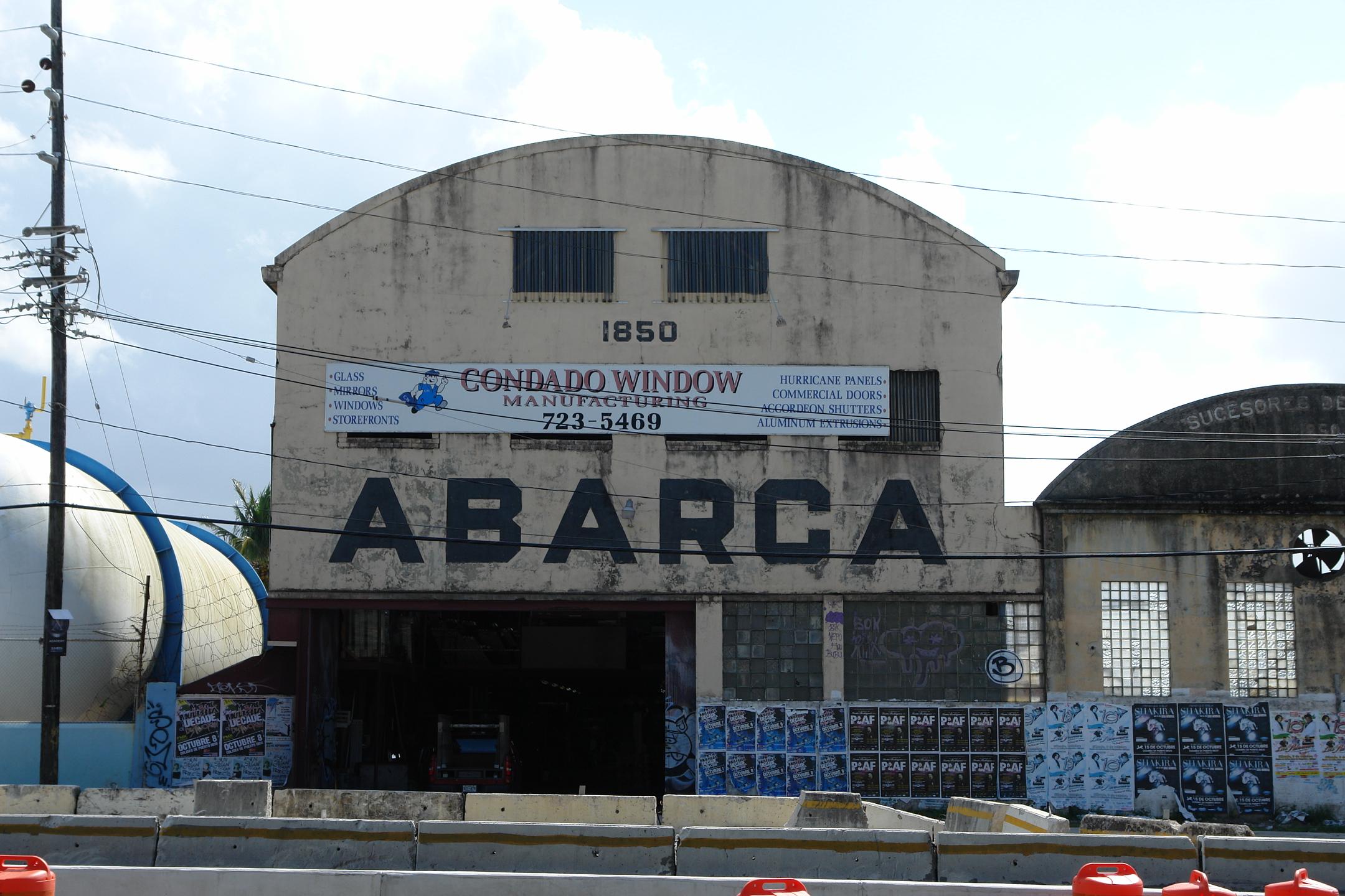 Antiguo edificio Sucesores de Abarca - San Juan (Miramar) - 2011 00001